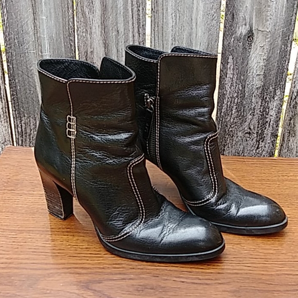 Tod's Shoes - Tod's Black Pointed Toe Chucky Heel Bootie Size 8